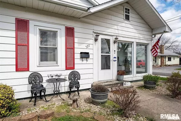 Benton, IL 62812,527 E LAWRENCE ST