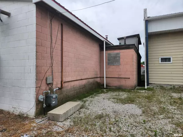 Ashley, IL 62808,125 E JACKSON ST