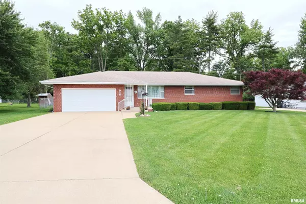 914 MEADOW LANE, Salem, IL 62881