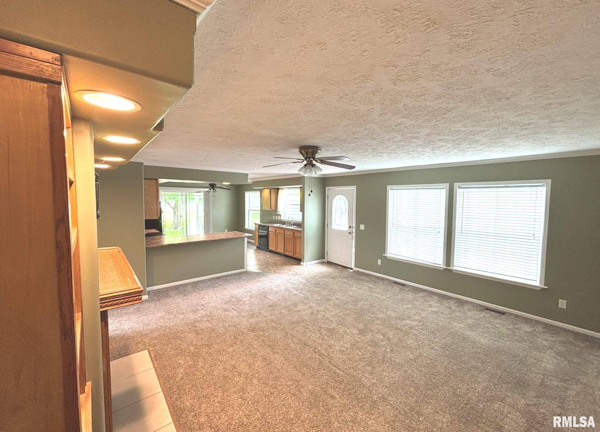 Salem, IL 62881,3271 Selmaville RD