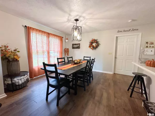 Johnston City, IL 62951,711 W 15TH ST