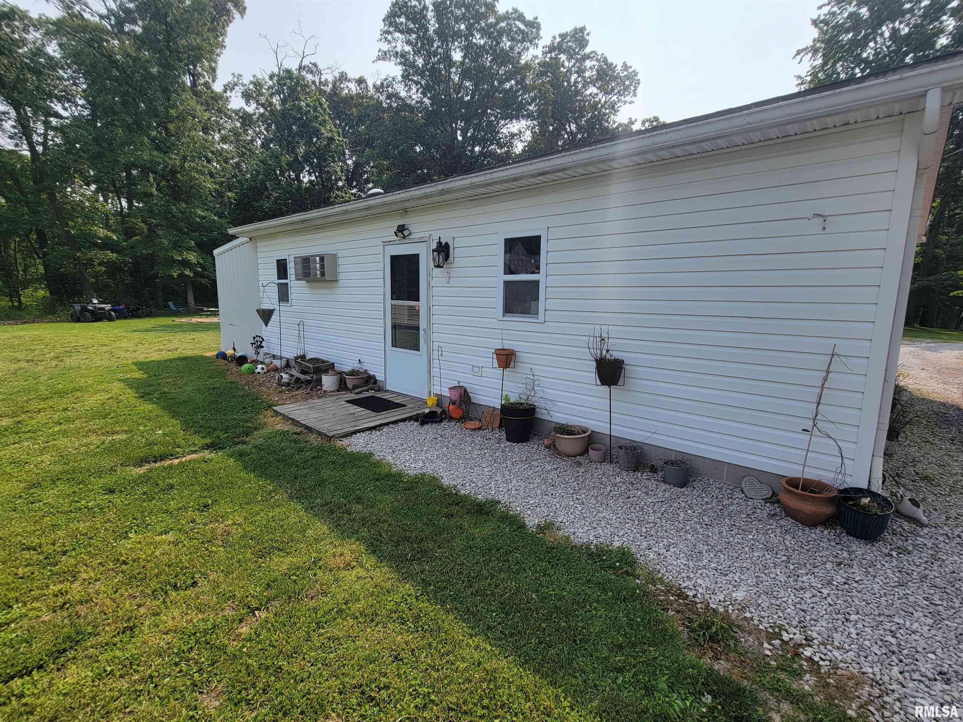 Iuka, IL 62849,7324 State Route 161 EXT