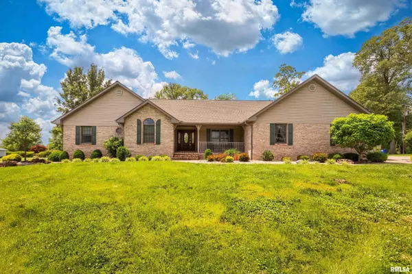 Pinckneyville, IL 62274-1901,806 TWIN LAKES LN