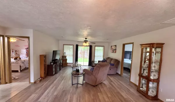 Carterville, IL 62918,112 TOWNHOUSE DR