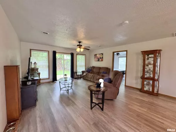 Carterville, IL 62918,112 TOWNHOUSE DR