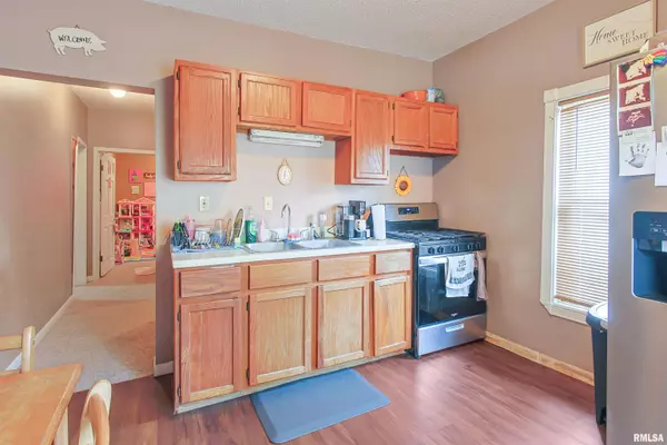 West Frankfort, IL 62896,512 S CHERRY ST