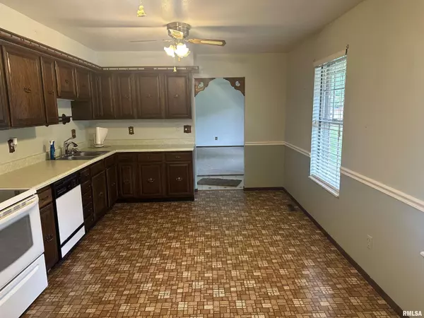 Duquoin, IL 62832,705 TERRACE DR