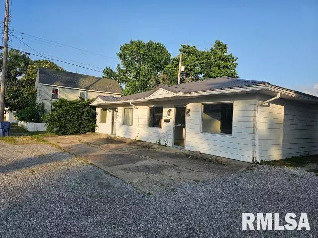 1607 LOCUST ST, Eldorado, IL 62930