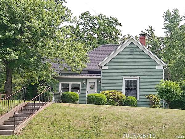 2051 STATE ST, Eldorado, IL 62930