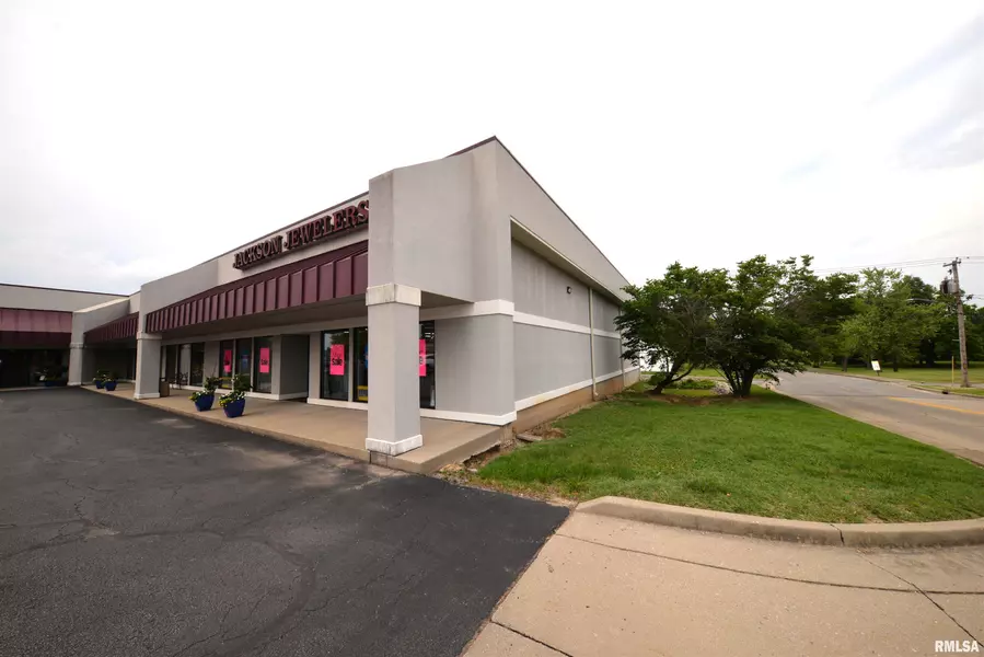 3002 BROADWAY ST, Mt Vernon, IL 62864