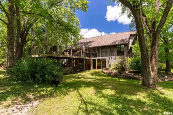 Cobden, IL 62920,310 CROSS CREEK DR