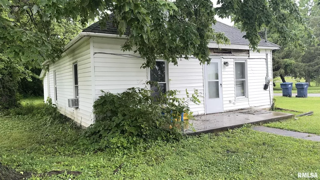404 E MAIN ST, Buckner, IL 62812