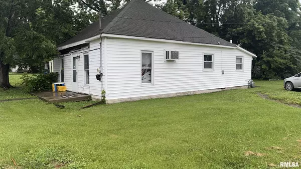 Buckner, IL 62812,404 E MAIN ST