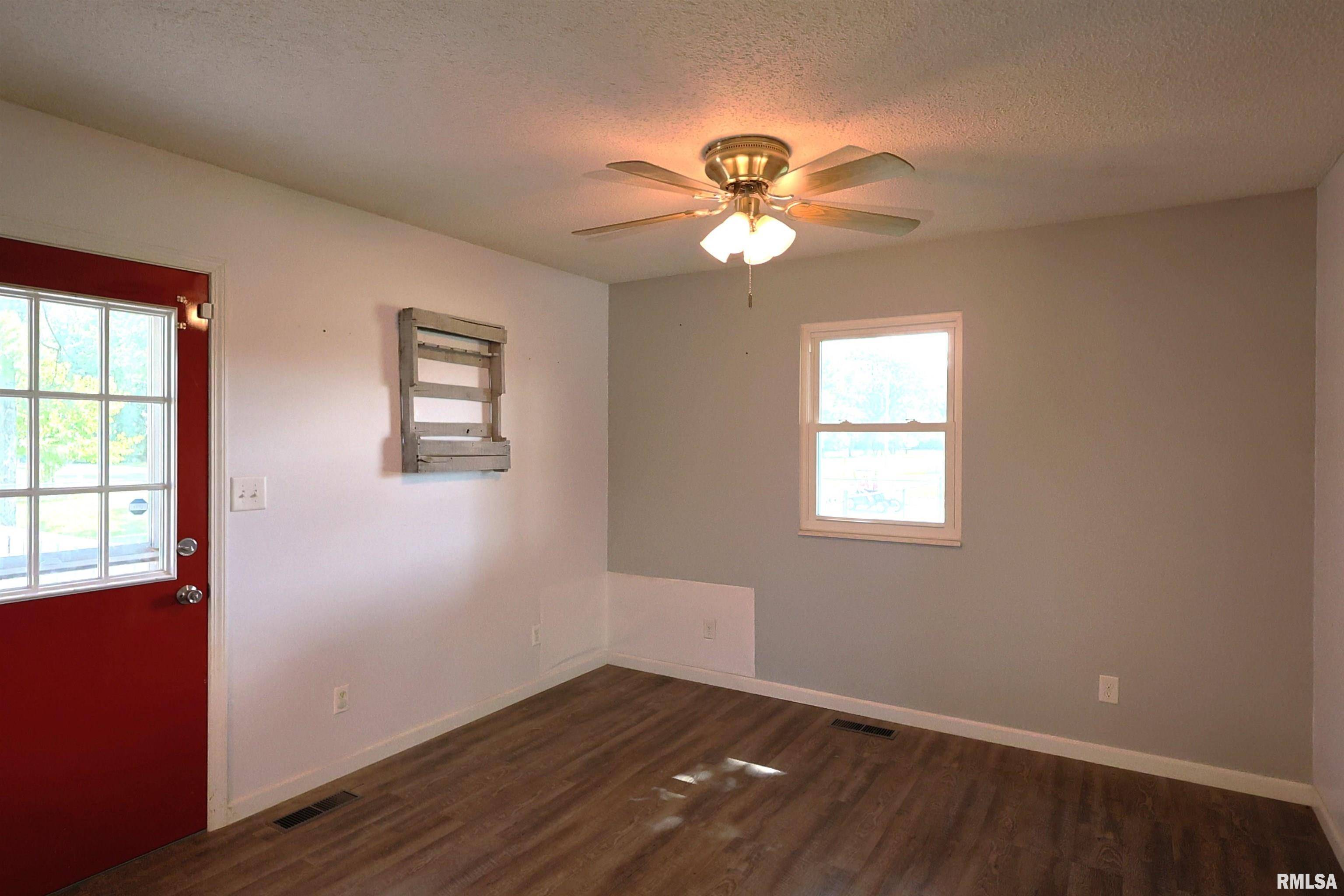 Salem, IL 62881,102 HAWTHORNE EST
