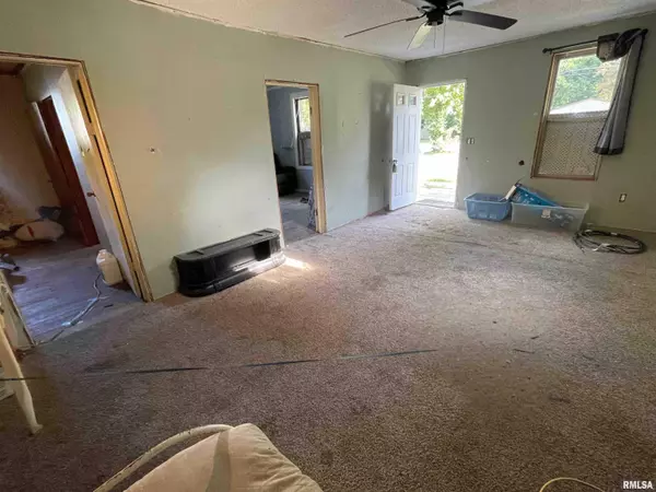 Sesser, IL 62884,502 E MATTHEW ST