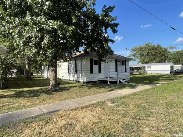 502 E MATTHEW ST, Sesser, IL 62884