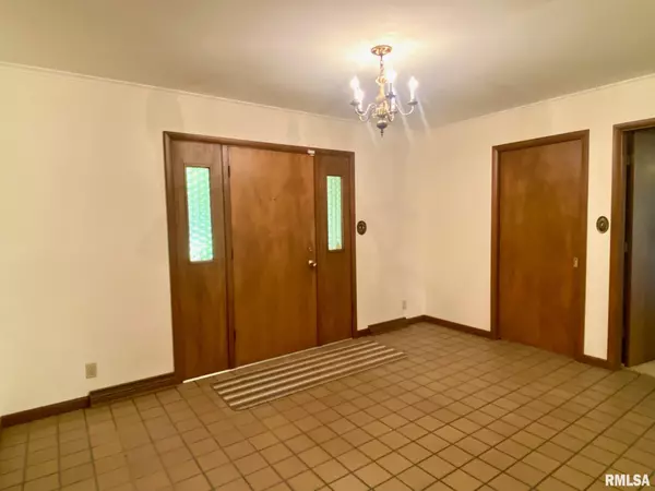 Christopher, IL 62822,807 W MARKET ST