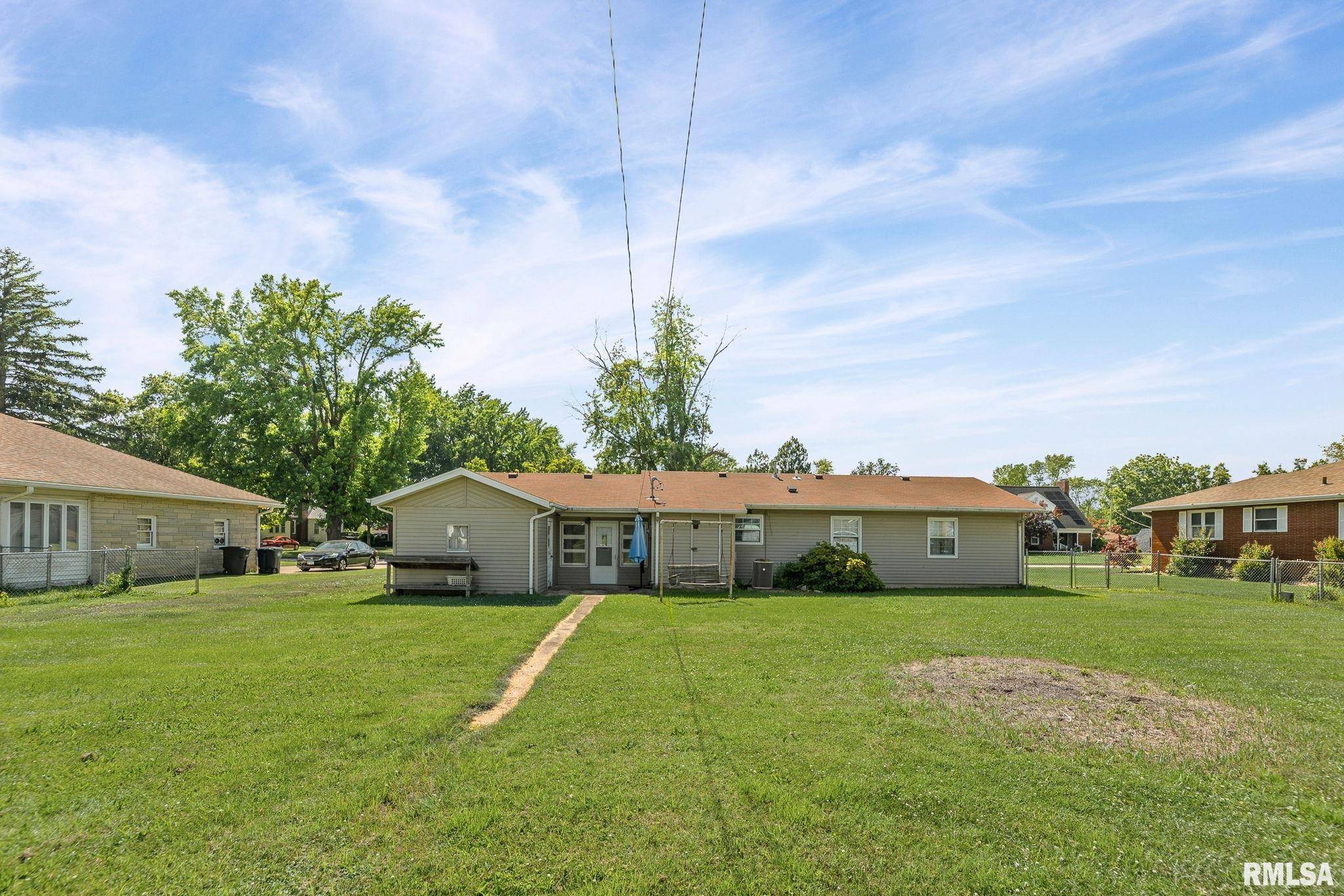 Salem, IL 62881,326 N INDIANA ST