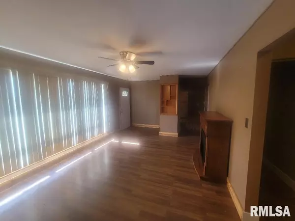 Mcleansboro, IL 62859,6647 County Road 950 RD