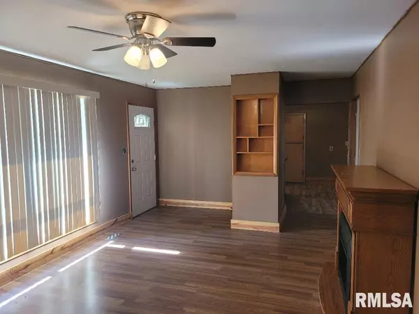 Mcleansboro, IL 62859,6647 County Road 950 RD