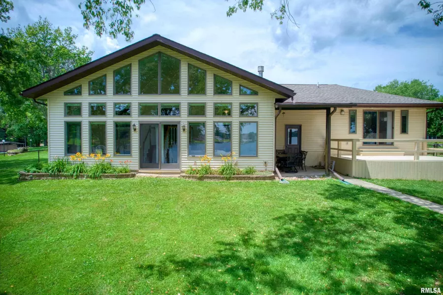1382 Nicklaus LN, Marion, IL 62959