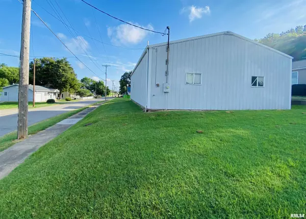 1100 E SLOAN ST, Harrisburg, IL 62946