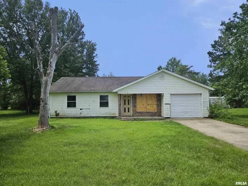 1605 E Pickett LN, Marion, IL 62959