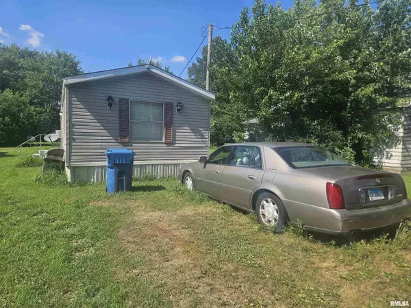 Bonnie, IL 62816,120 E 1ST ST