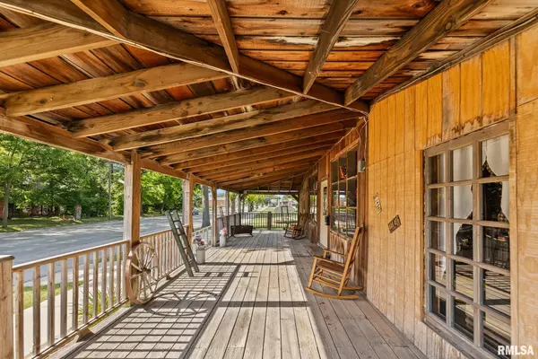 Centralia, IL 62801,607 N POPLAR