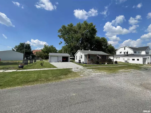 Odin, IL 62870,204 OAK ST