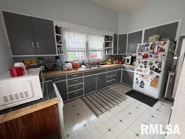 Carterville, IL 62918,303 Elles AVE