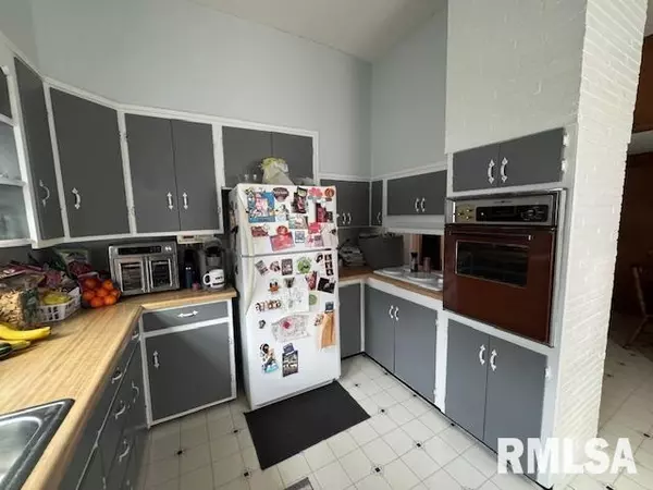 Carterville, IL 62918,303 Elles AVE