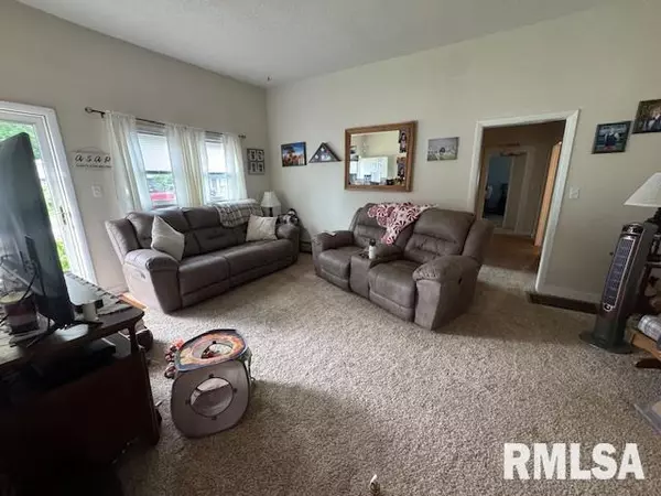 Carterville, IL 62918,303 Elles AVE