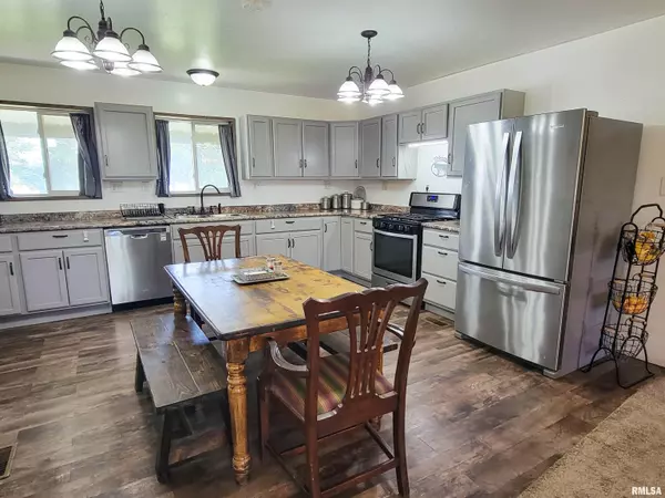 Flora, IL 62839,232 PALM LN