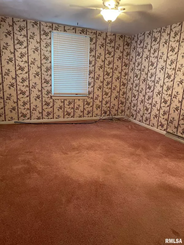 Carmi, IL 62821,901 W ELM ST