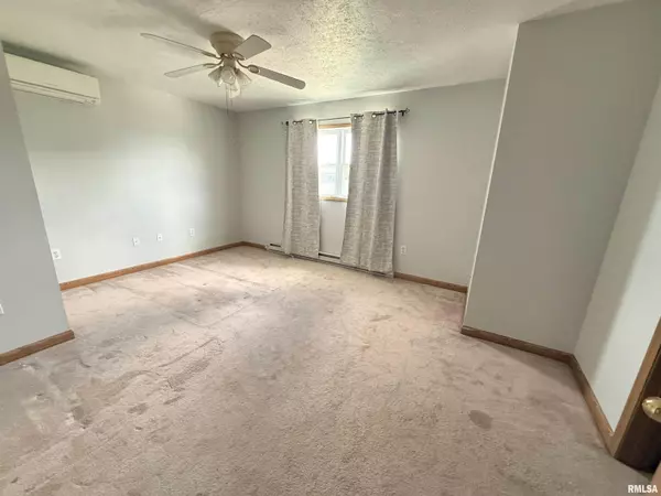 Marion, IL 62959,1002 ELM ST
