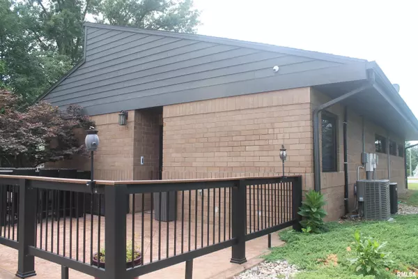Carbondale, IL 62901,1160 CEDAR CT