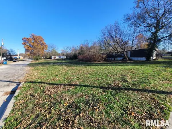 300 S 4TH ST, Mt Vernon, IL 62864