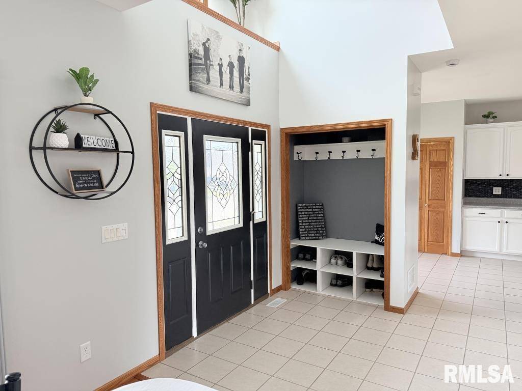 Walcott, IA 52773,418 MICHELLE LN