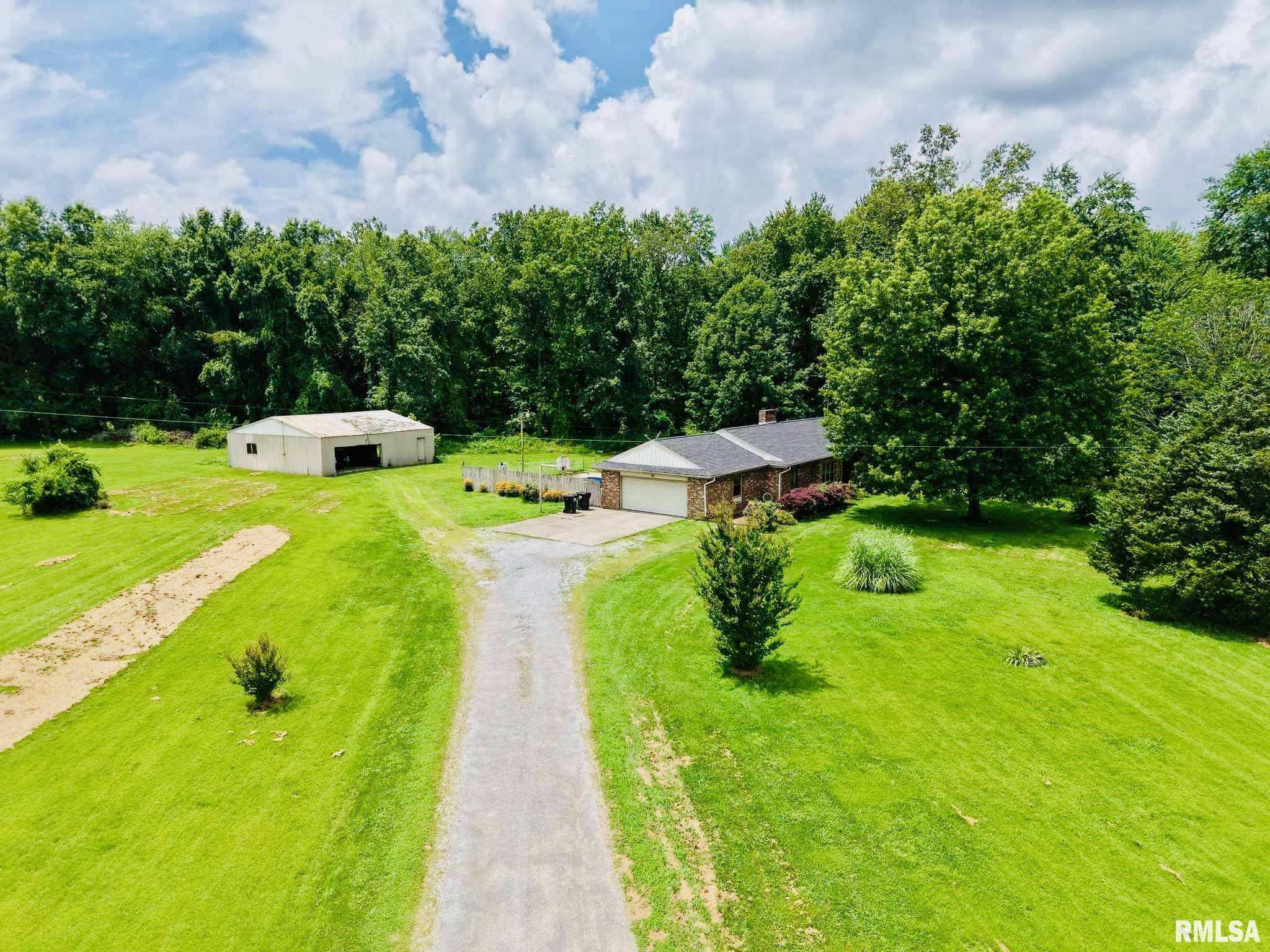 West Frankfort, IL 62896,1881 RUSSELL RD