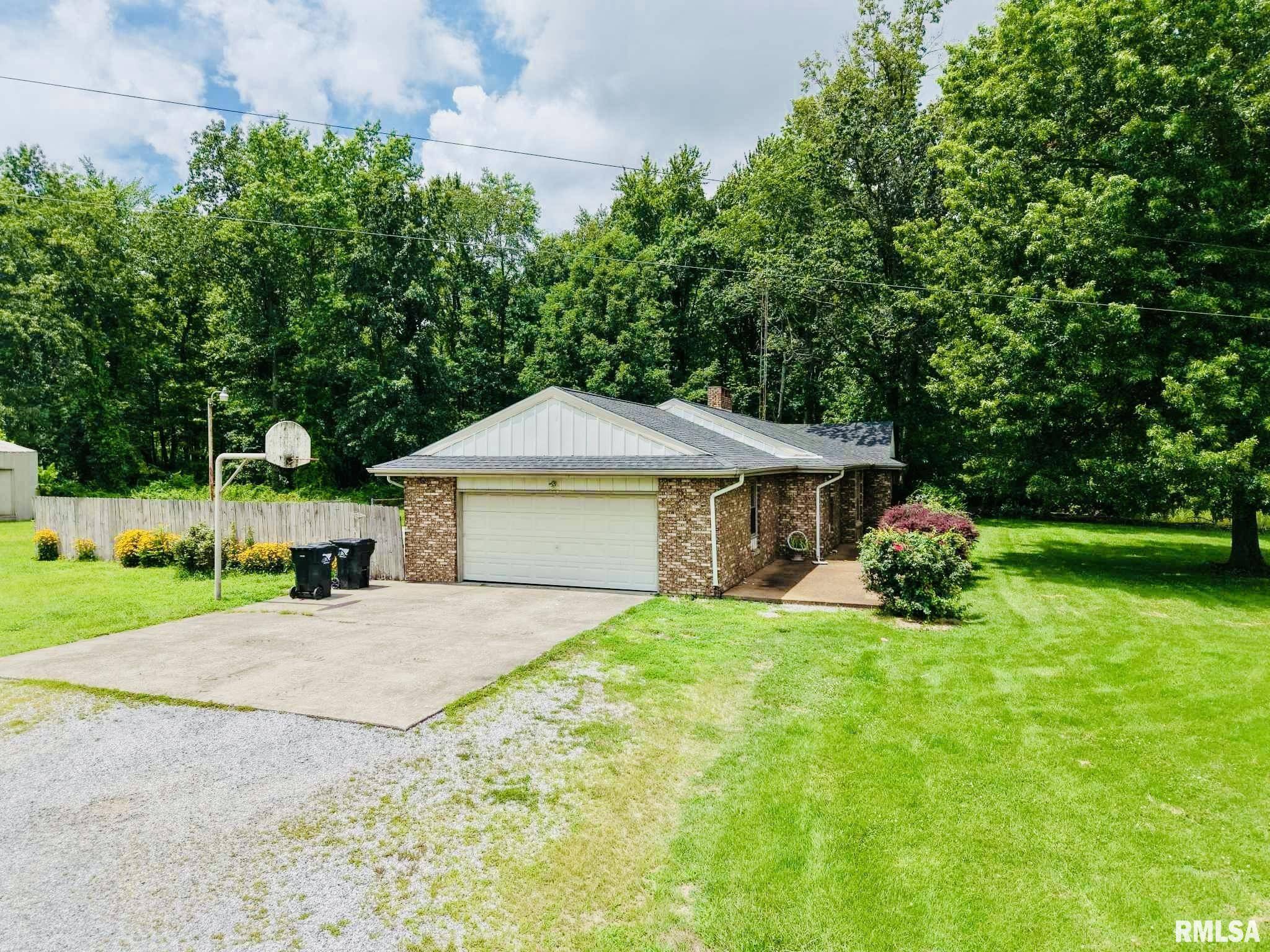 West Frankfort, IL 62896,1881 RUSSELL RD