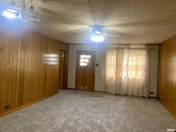 Johnston City, IL 62951,1006 Gent AVE