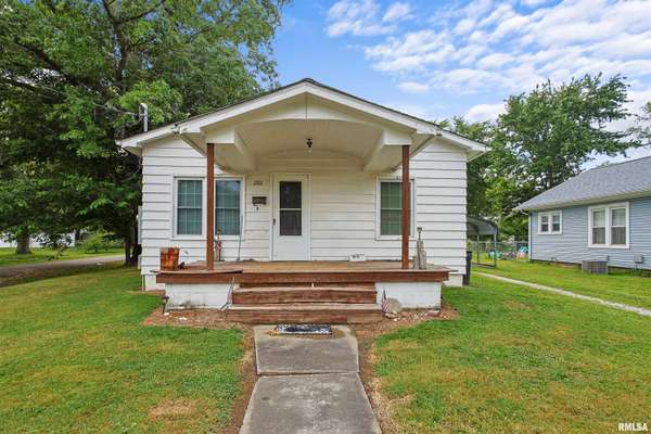 1201 N McLeansboro ST, Benton, IL 62812