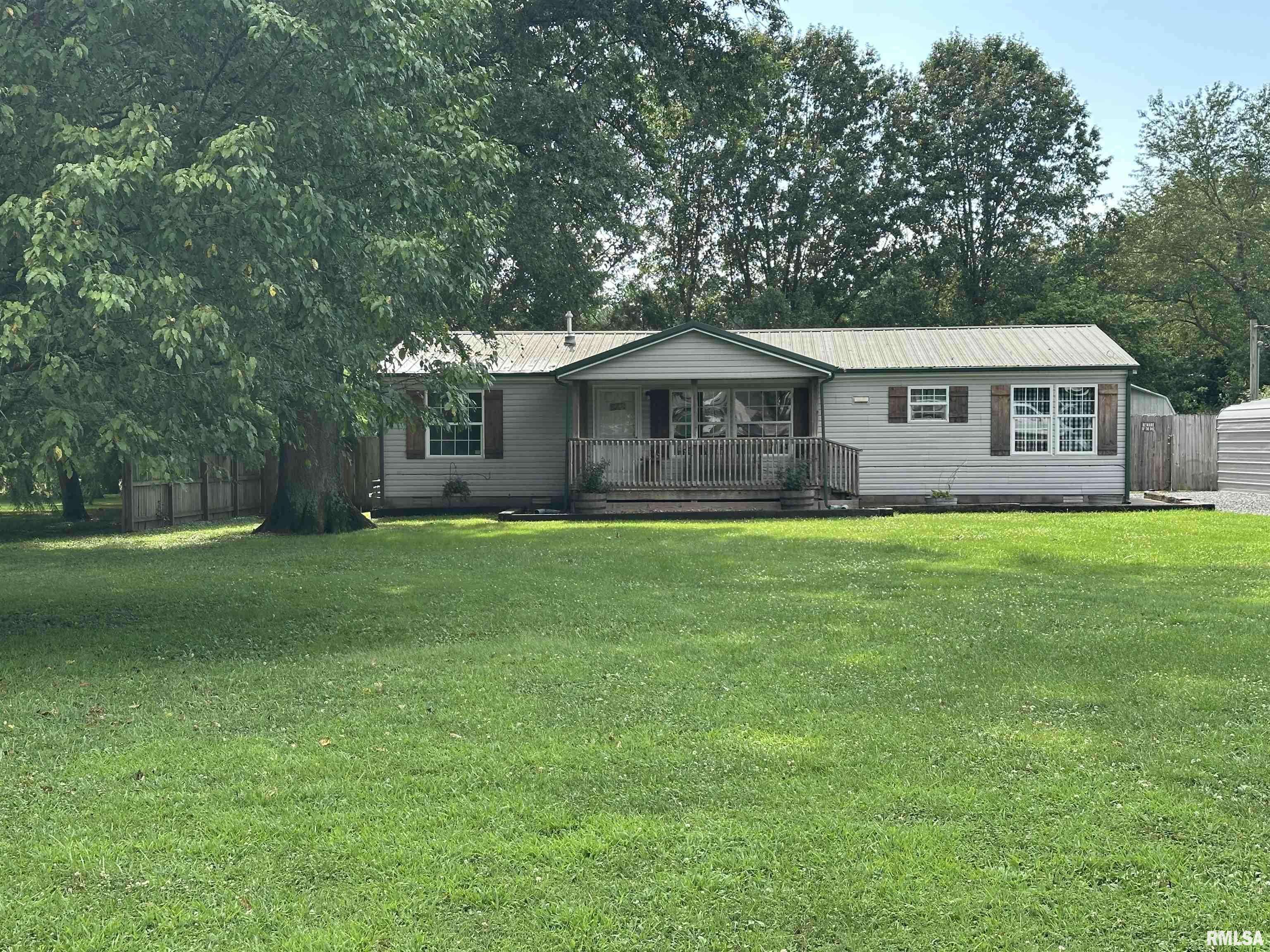 1377 Old Marion RD, West Frankfort, IL 62896