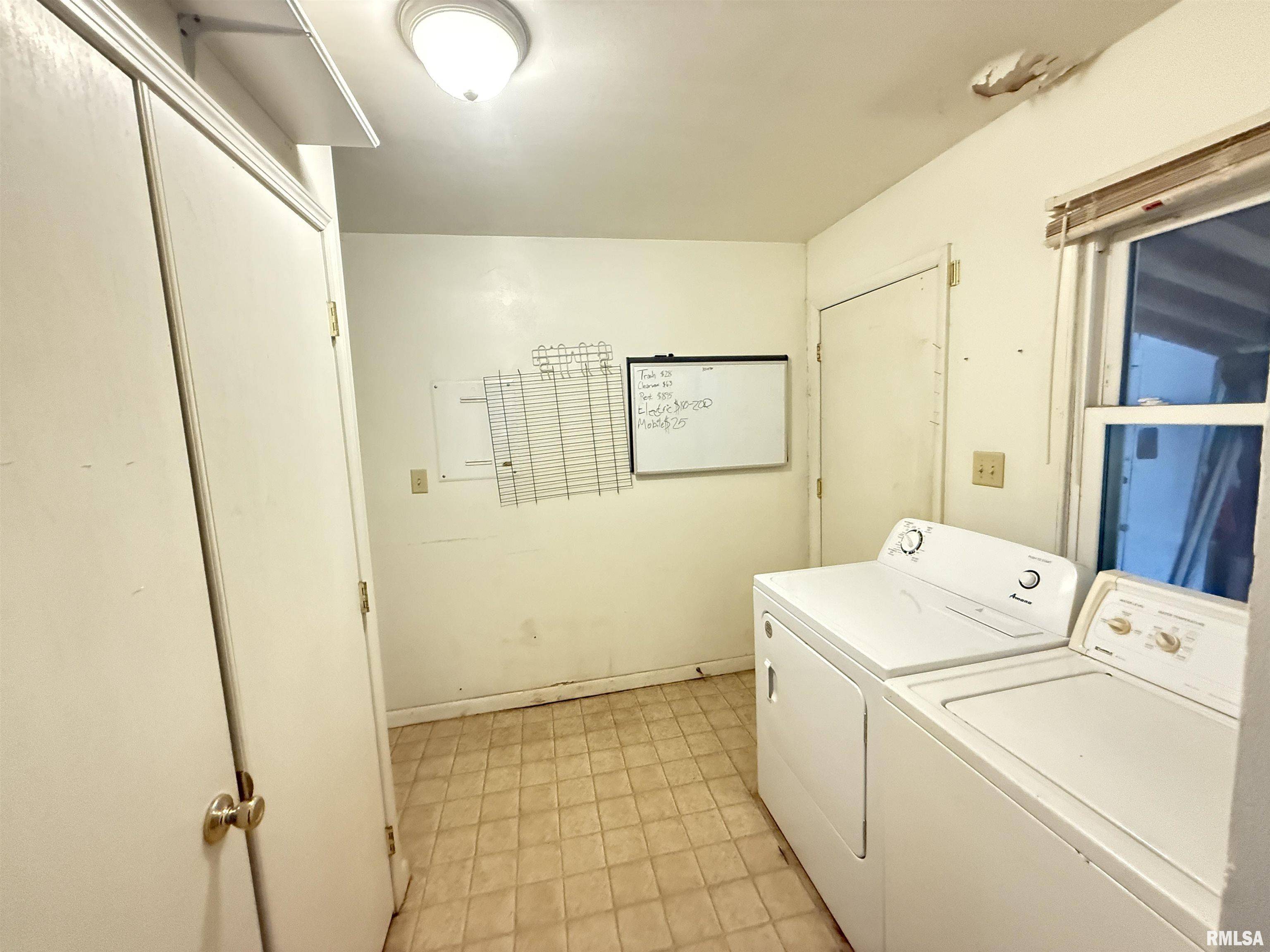 Murphysboro, IL 62966,724 MAPLE ST