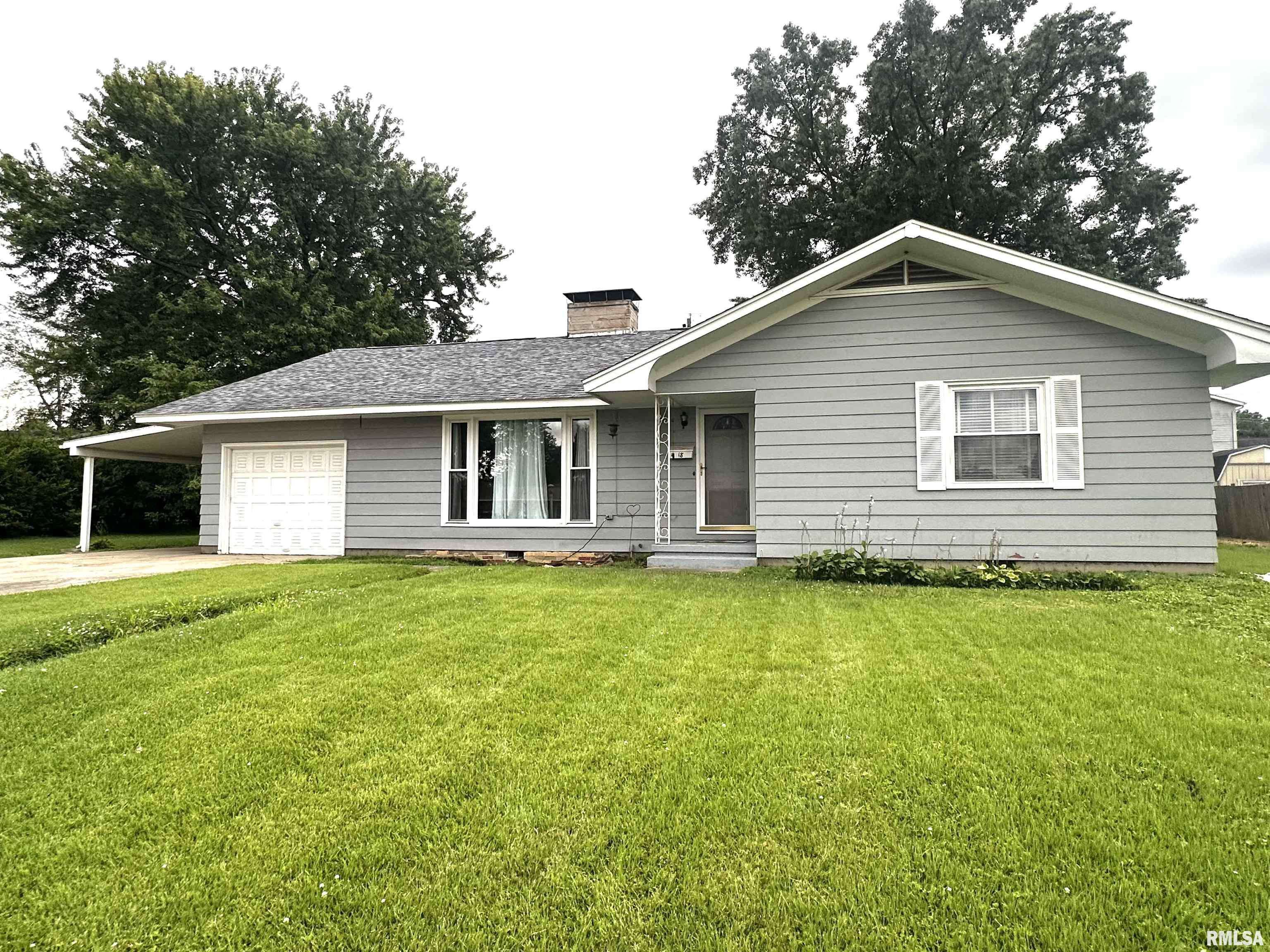 18 Arline DR, Centralia, IL 62801