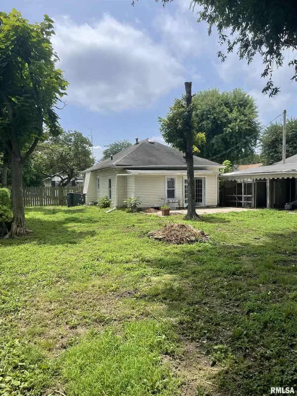 West Frankfort, IL 62896,1005 E ELM ST
