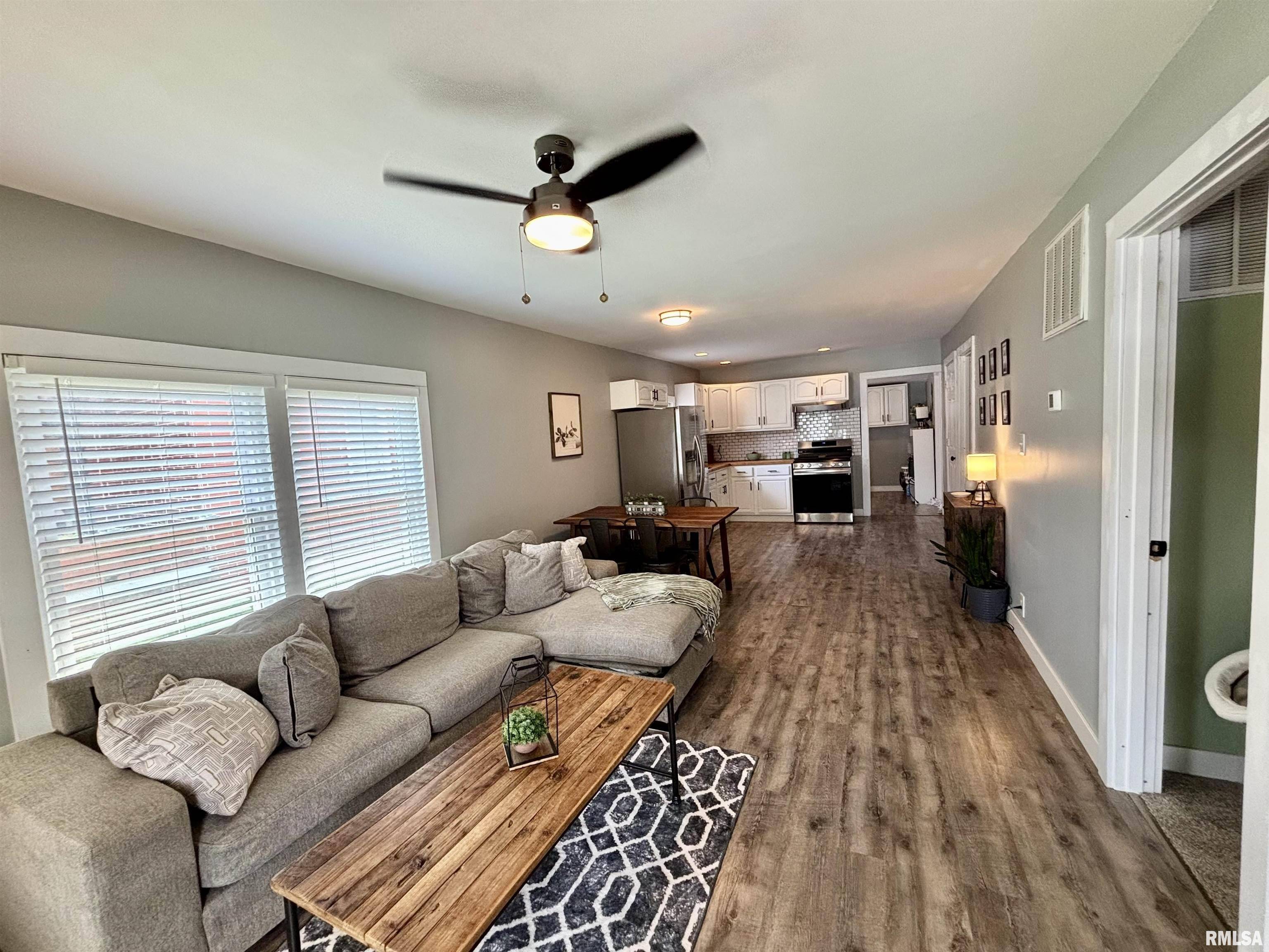 Metropolis, IL 62960,510 1/2 E 6TH ST