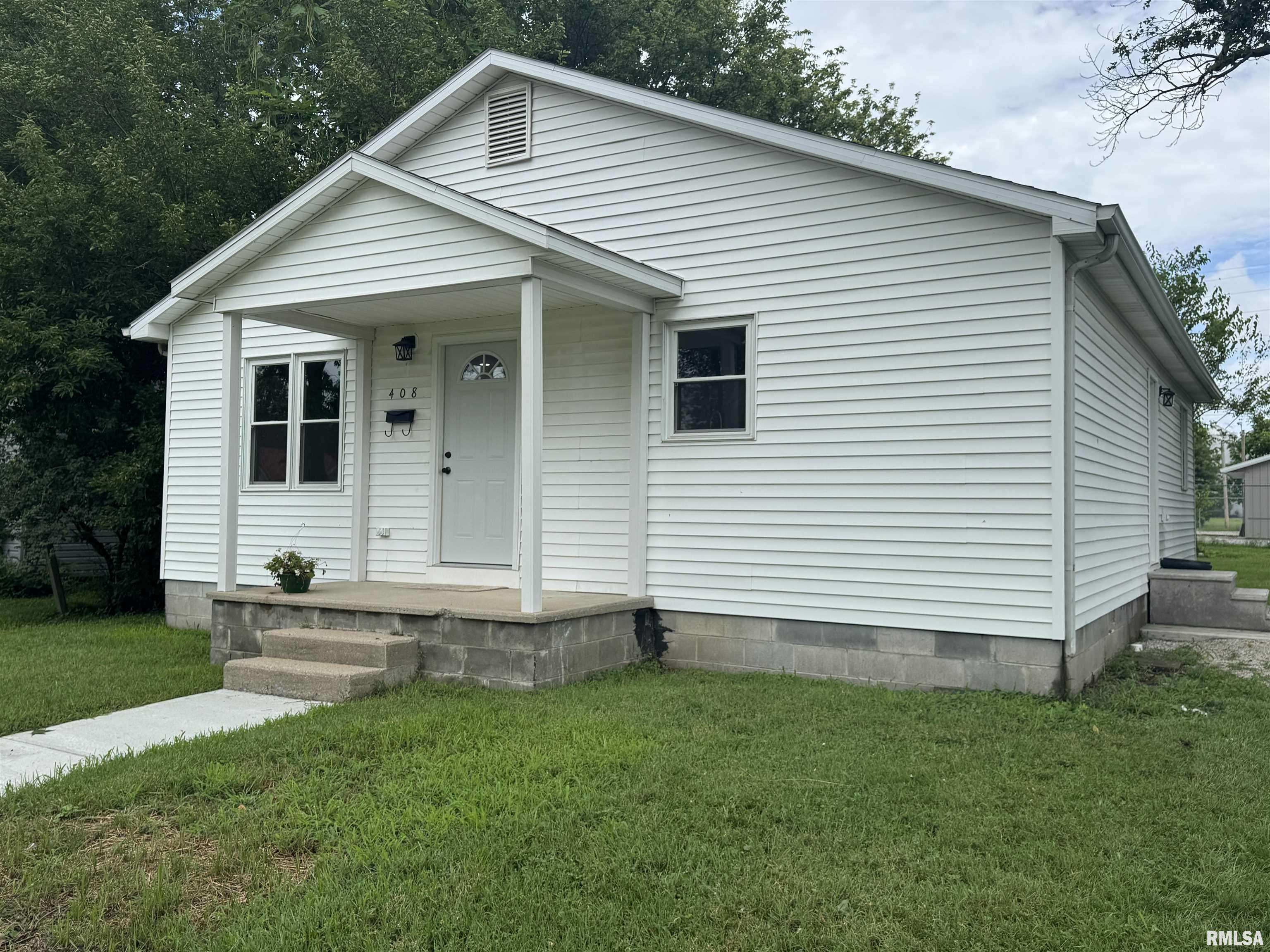 Flora, IL 62839,408 W 5TH ST