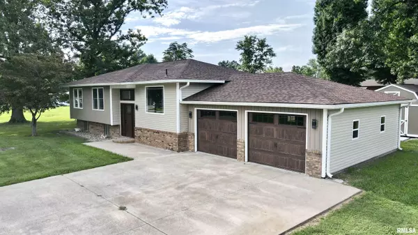 West Frankfort, IL 62896,1511 E CLEVELAND ST